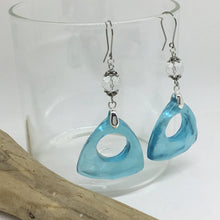 Load image into Gallery viewer, Triangular Drop Water Earrings
